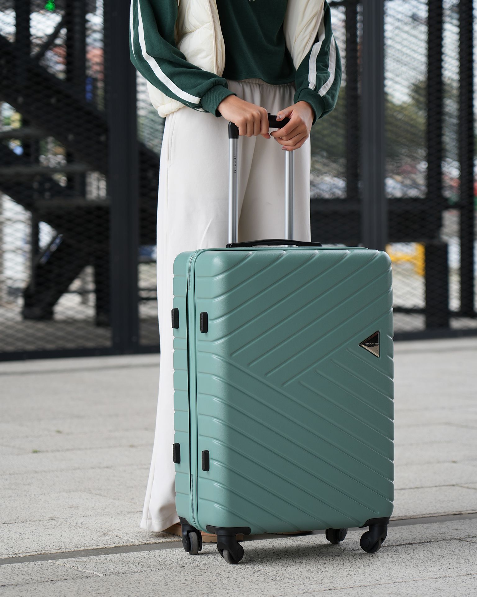 Közepes gurulós bőrönd - zöld