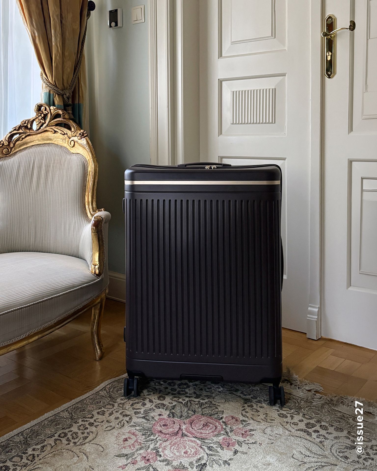 Közepes polikarbonát bőrönd sötétkék