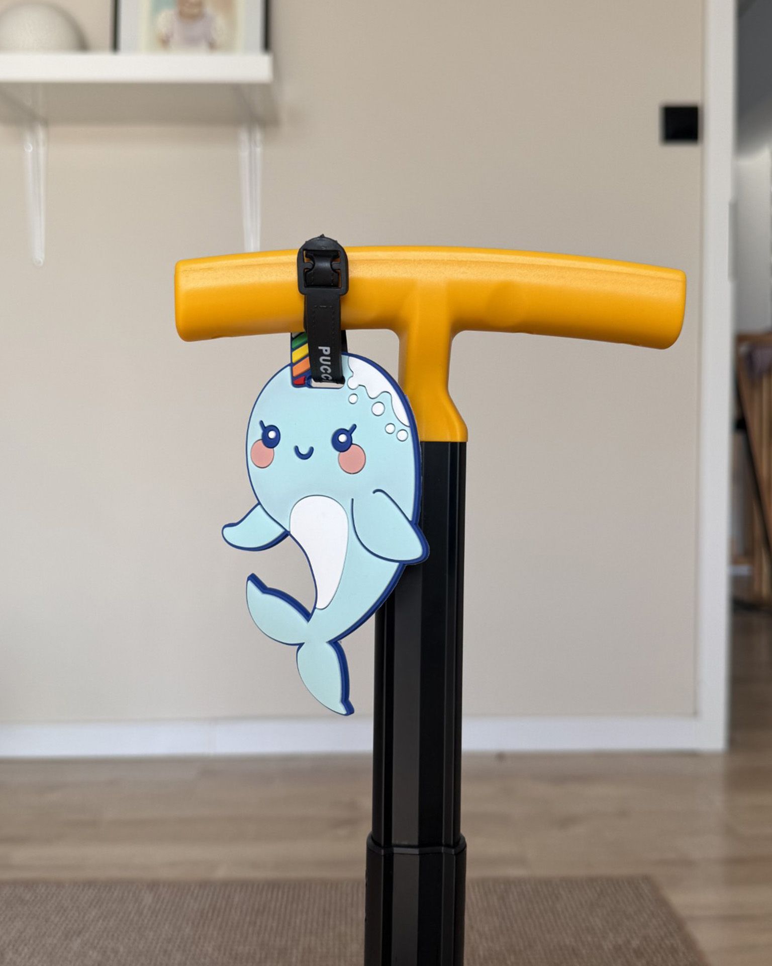 Delfin egyszarvú poggyászcímke