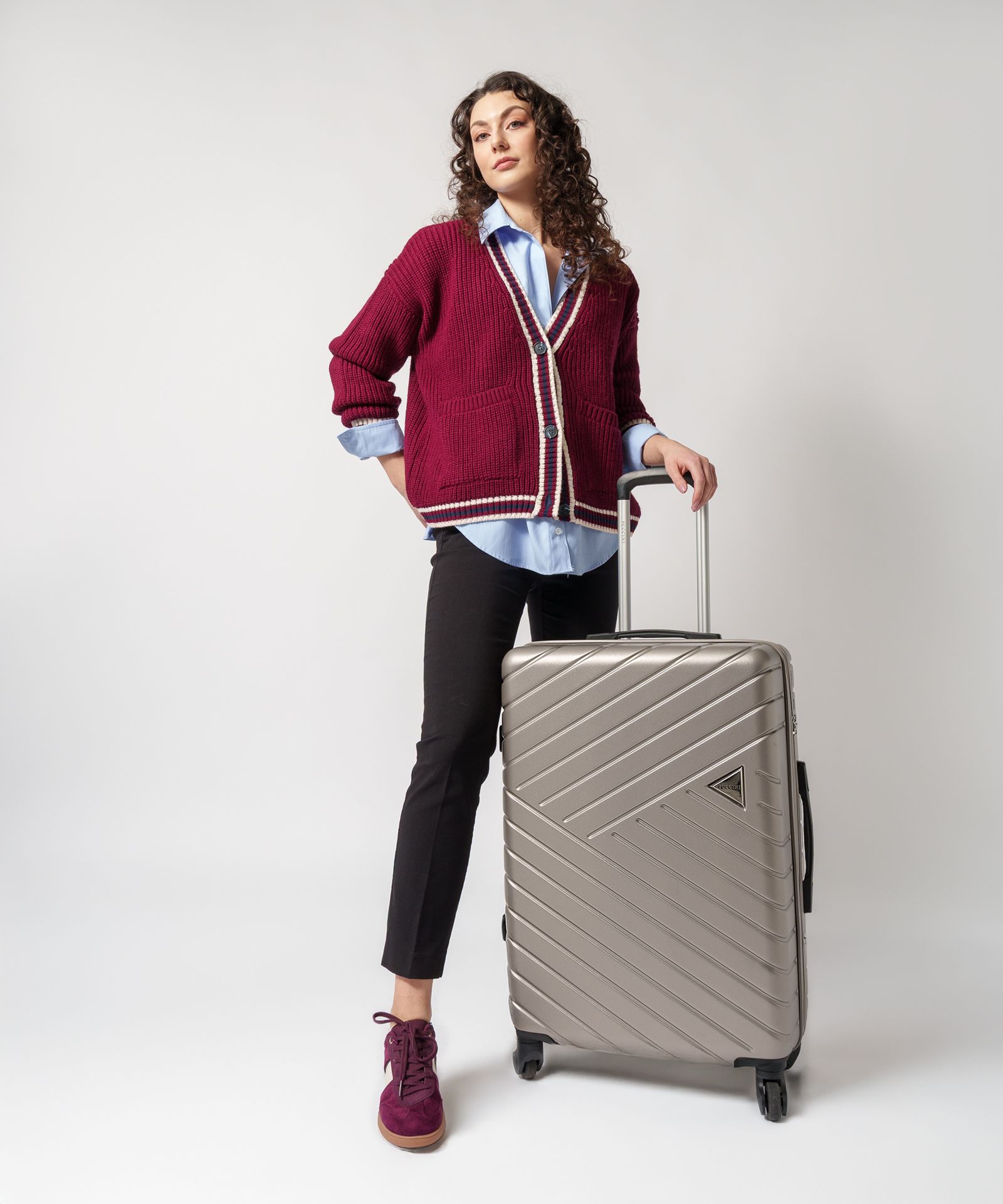 Közepes gurulós bőrönd - pezsgőszínű