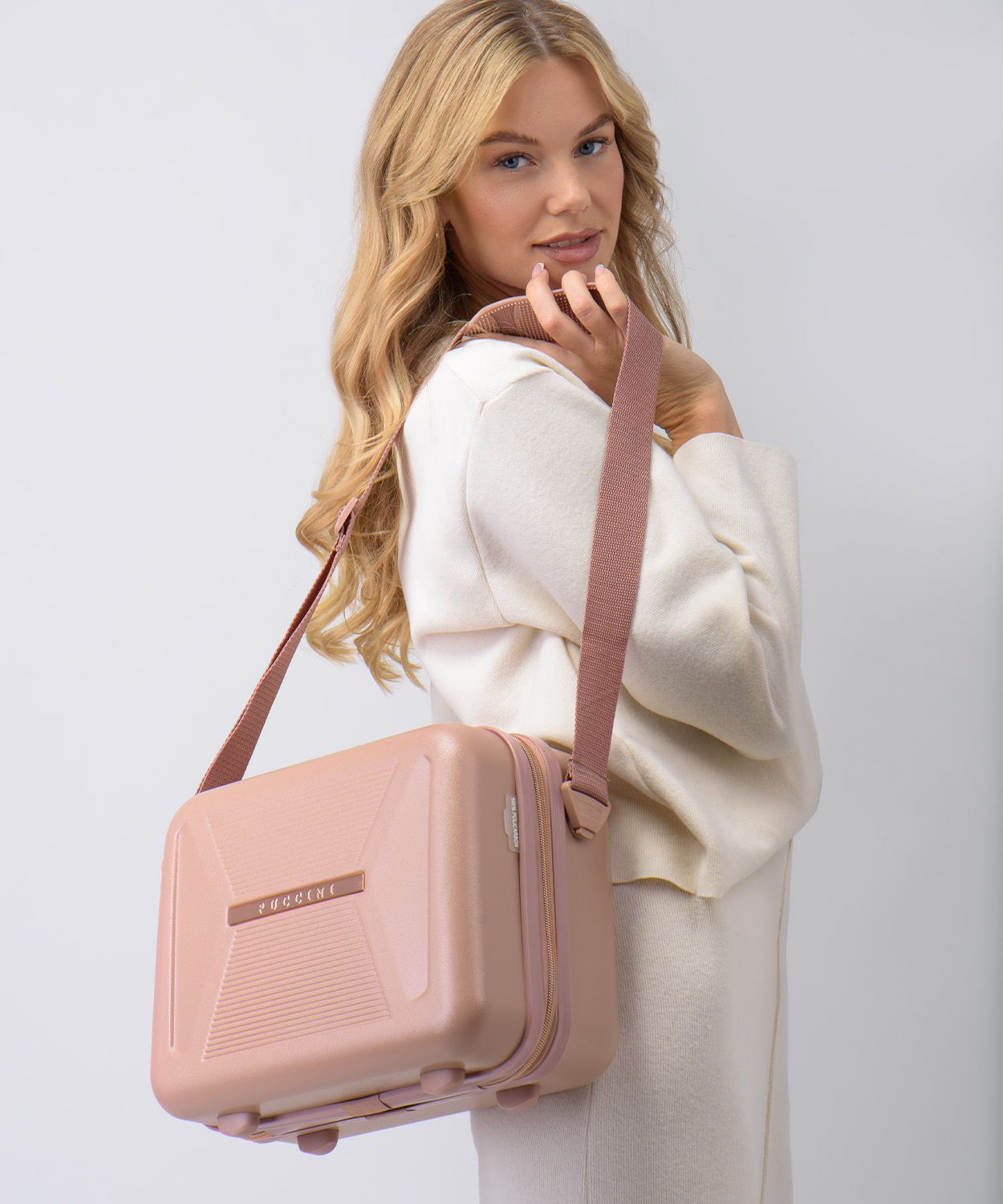 Rózsaszín utazótáska rose gold elemekkel